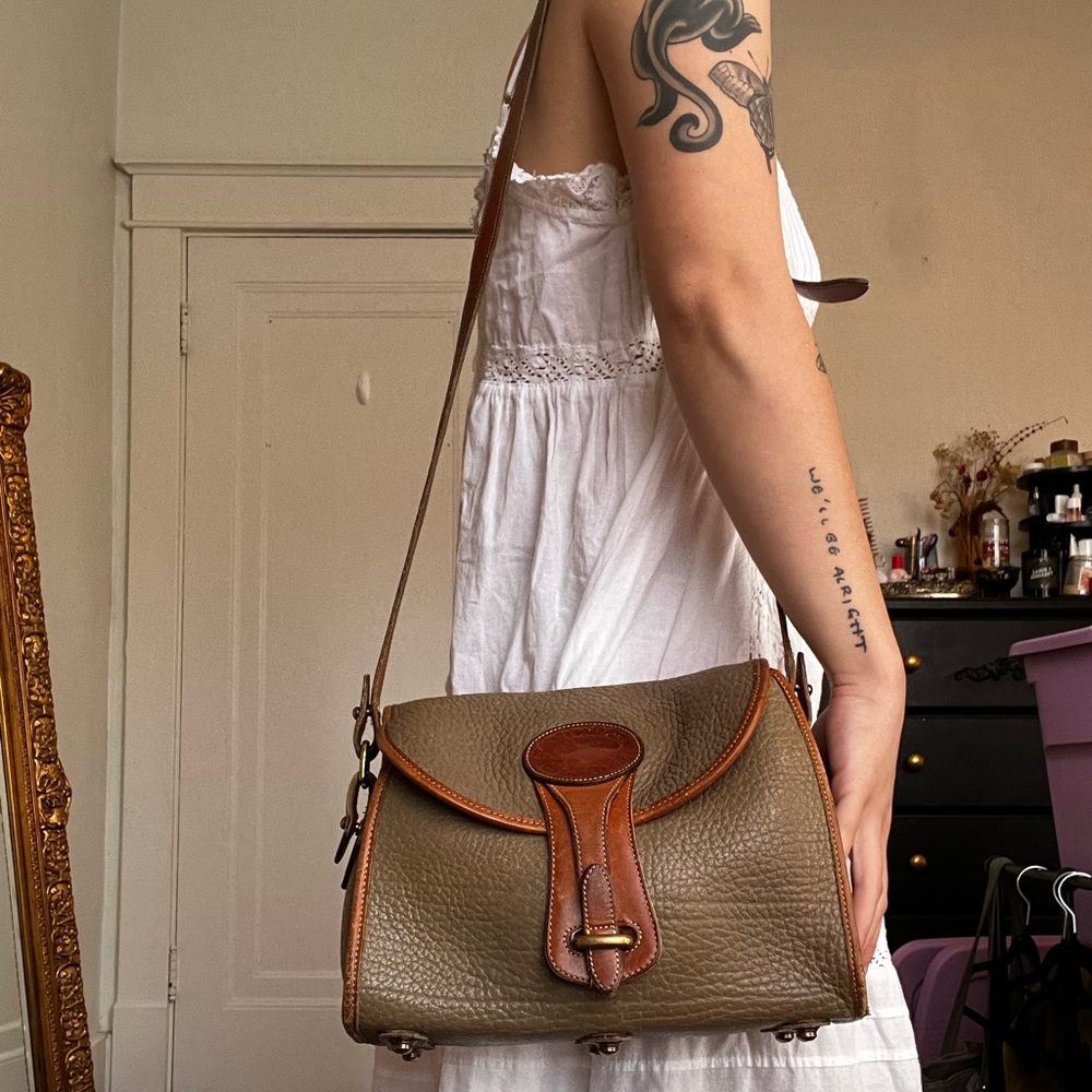 vintage Dooney and Bourke Essex crossbody bag